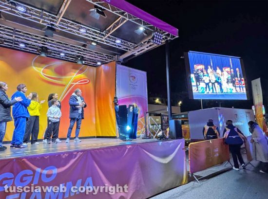 Fiamma olimpica a Viterbo - La premiazione delle eccellenti sportive a piazza Martiri di Ungheria