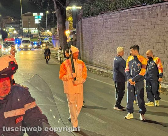Viterbo - La fiamma olimpica in via della Palazzina