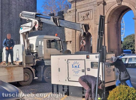 Viterbo - Allestimento concerto fine anno a piazza della Rocca