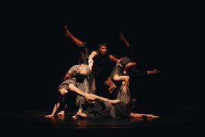 Una scena dello spettacolo di danza "L'Ultimo uomo"