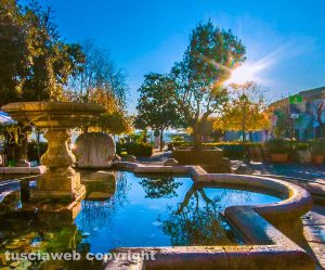 Manziana - La fontana monumentale in piazza Tommaso Tittoni