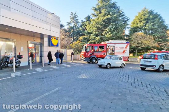 Viterbo - Vigili del fuoco al Lidl