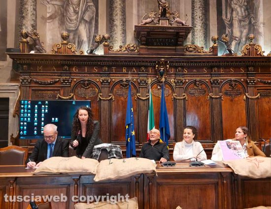 Viterbo - Il resoconto dell'iniziativa Enpa..tia - Giulio Starnini, Caterina Poli, Mauro Chiarle, Chiara Frontini e Francesca Perrotta