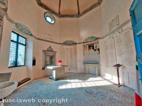 Viterbo - Il tempietto della chiesetta di Santa Maria della Peste