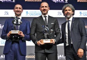 Bonucci con Chiellini e Tommasi