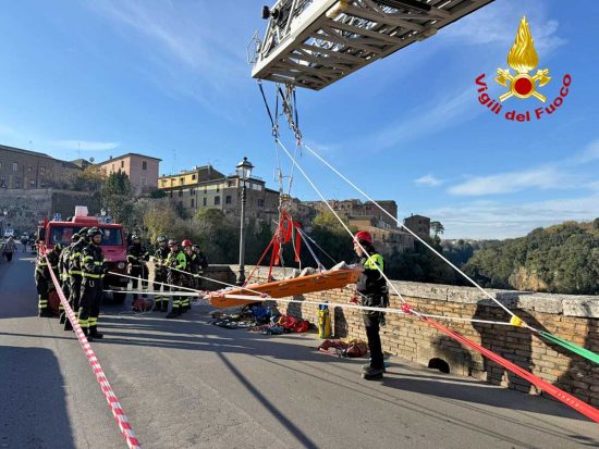 Civita Castellana - Esercitazione dei vigili del fuoco