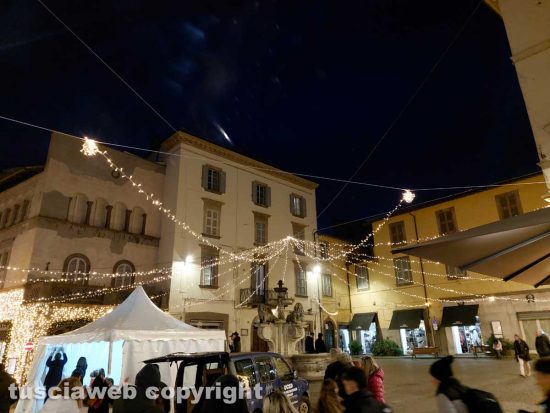Viterbo - Luminari di Natale - Piazza delle Erb