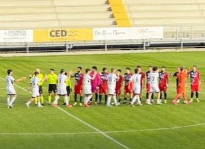 Il saluto nel pre gara tra Viterbese e Aranova