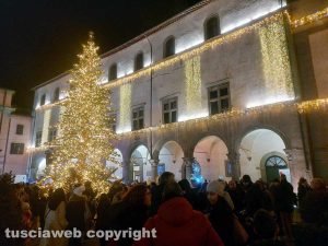 Viterbo - L'accensione dell'albero di Natale a piazza del Comune