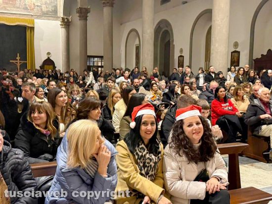Natale - Viterbo - L'assessora Katia Scardozzi e la sindaca Chiara Frontini all'accensione delle luminarie di viale Trieste