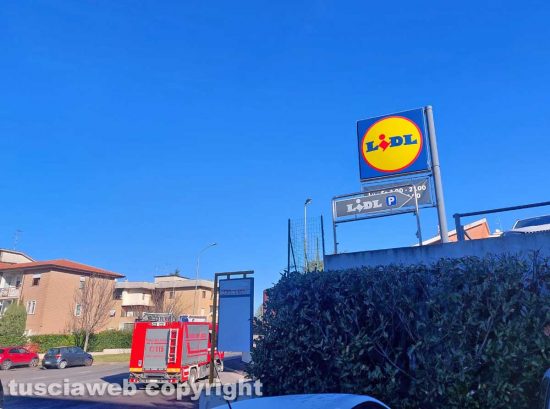 Viterbo - Vigili del fuoco alla Lidl