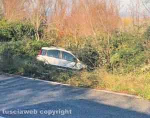 Civitavecchia - Auto fuori strada sulla Braccianese Claudia
