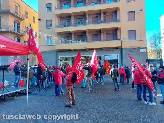 Viterbo - La protesta di Cgil in piazza della Repubblica