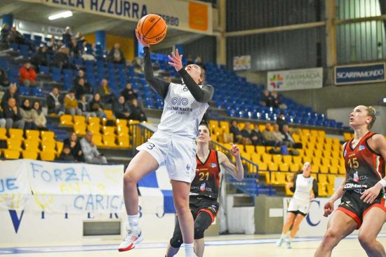 Angelica Bardarè dell'Ants Basket in azione