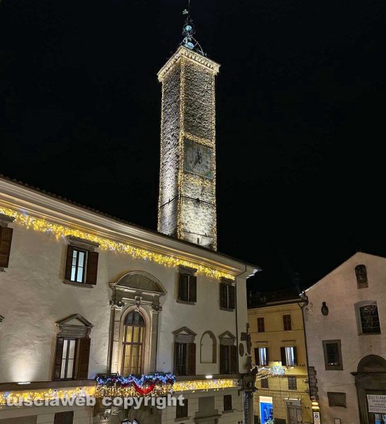 Viterbo - Illuminata la torre civica