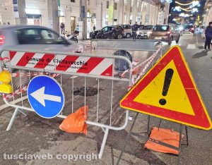 Si apre una voragine su Corso Marconi