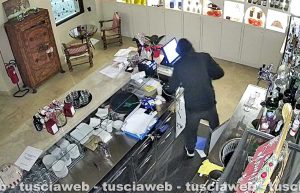 Civitavecchia - Il ladro nel locale in via Bixio