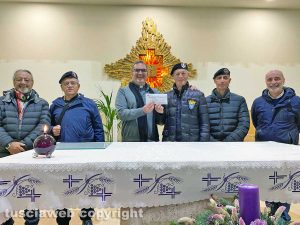 Viterbo - Unuci consegna a don Luca Scuderi i fondi raccolti
