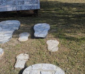 Viterbo - Le impronte in ceramica firmate dai facchini ed ex facchini di Santa Rosa