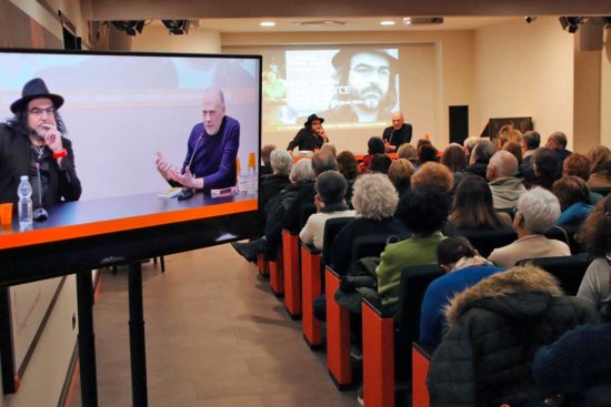 Enrico Terrinoni presenta il suo ultimo libro "Leggere libri non serve"