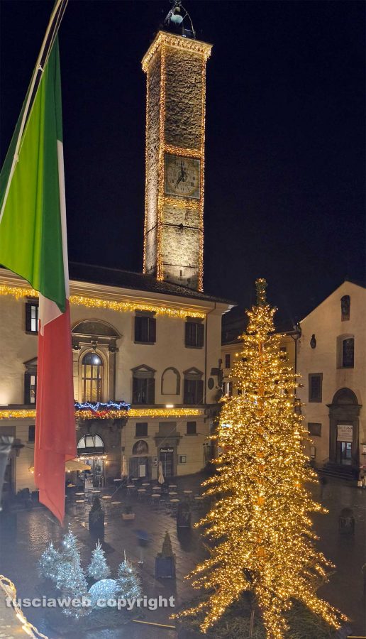 Viterbo - Illuminata la torre civica