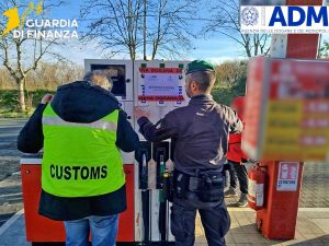 Guardia di finanza - Controlli a distributori di benzina