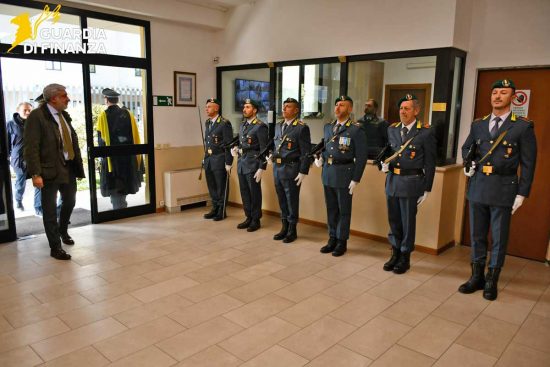 Viterbo - l procuratore capo della repubblica Mario Palazzi in visita alla guardia di finanza
