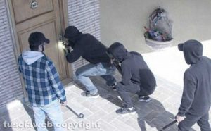 Civita Castellana – Furto in abitazione