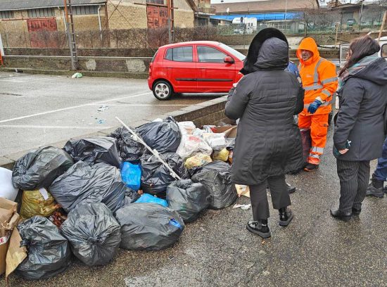 Viterbo - Rifiuti abbandonati in largo Nagni - Controlli