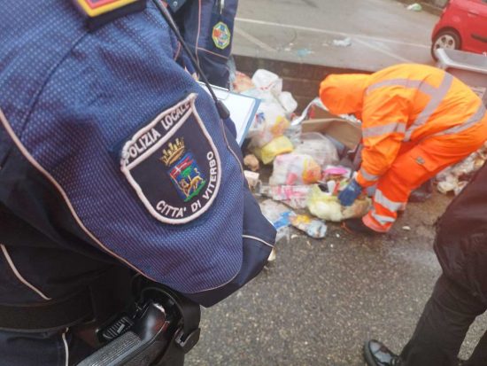 Viterbo - Rifiuti abbandonati in largo Nagni - Controlli