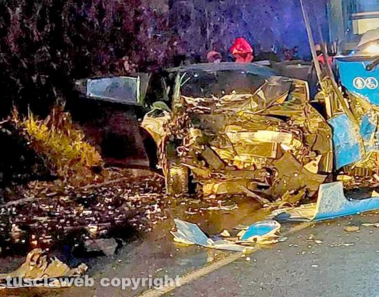 Capranica - Scontro frontale tra un pullman e un’auto sulla Cassia