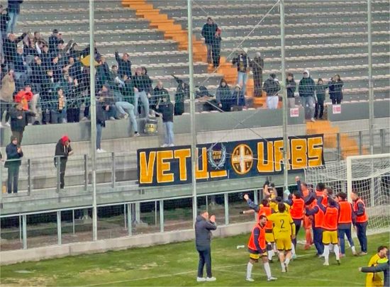 Sport - Calcio - Esultanza della Viterbese con la curva