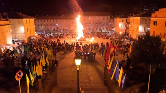 Monte Romano ha acceso il primo focarone