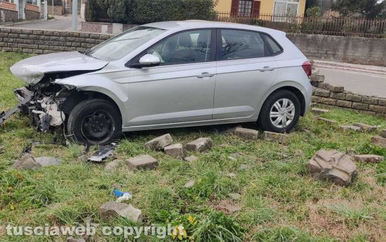 Marta - Auto abbatte muretto