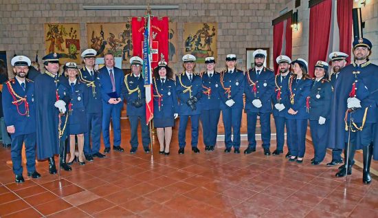 Tarquinia - Il sindaco Francesco Sposetti e gli agenti della polizia locale