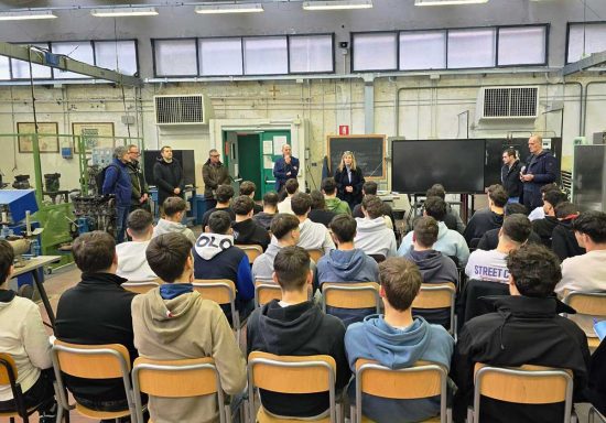 Viterbo - La Cna entra a scuola: all'Itt "Leonardo da Vinci" lezione sui motori