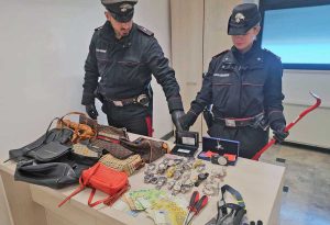 Ostia - La refurtiva recuperata dai carabinieri