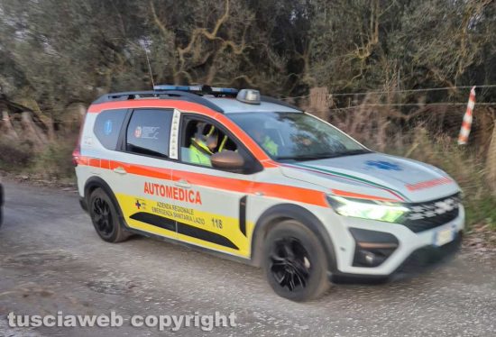 Montefiascone - Salvatore Colonna trovato morto sul lungolago - L'auto medica