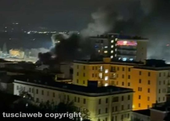 Orte - Autobus in fiamme davanti alla stazione