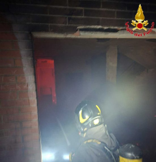 Santa Marinella – Vasto incendio in una grande villa
