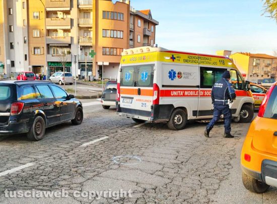 Viterbo - Donna investita in via Vico Squarano 