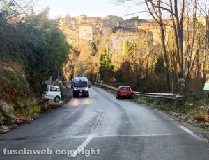 Viterbo - Auto fuori strada sull'Ortana