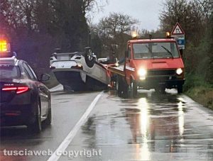 Auto cappotta sulla Sp3 Tarquiniese