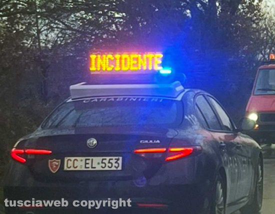 Auto cappotta sulla Sp3 Tarquiniese - I carabinieri sul posto