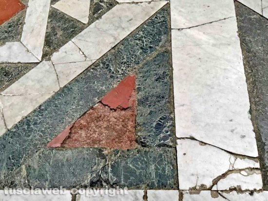 Viterbo - L'interno del duomo San Lorenzo - Al via i lavori di ristrutturazione