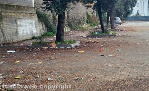 Viterbo - Rifiuti abbandonati e sparsi