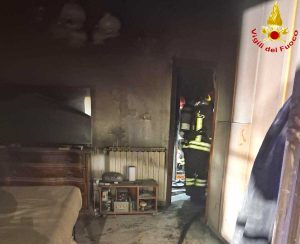 Incendio in un appartamento a Bracciano - Vigili del fuoco in azione
