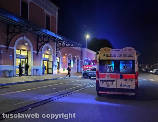 Civitavecchia - Uomo si butta sui binari e muore