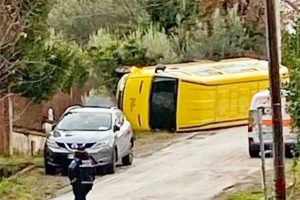 Frosinone - Scuolabus si ribalta