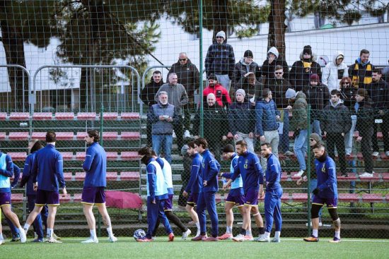 Sport - Calcio - Viterbese con i tifosi durante-a rifinitura